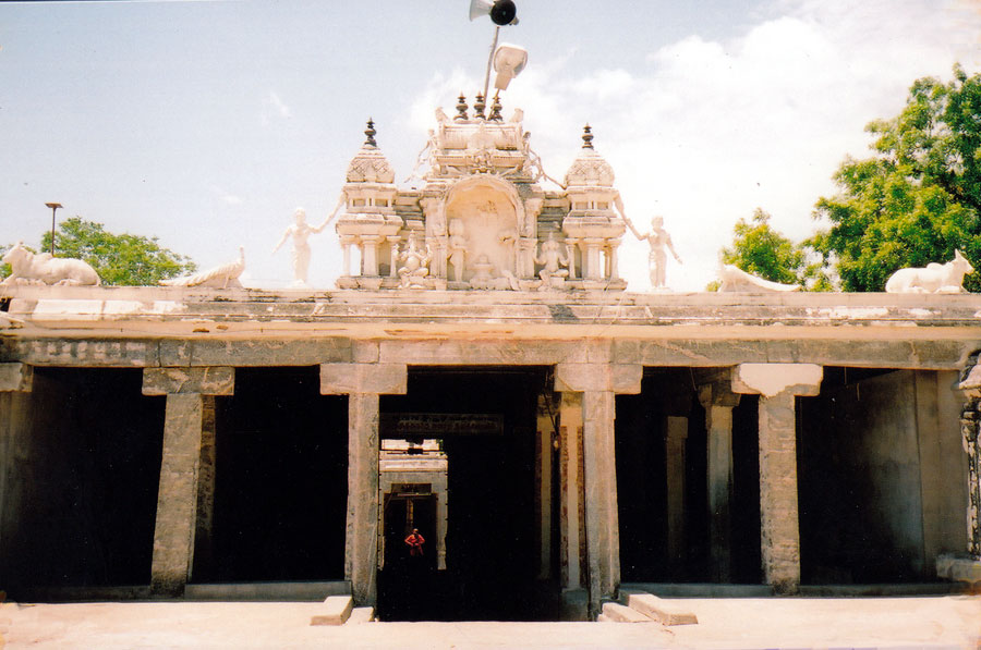 Tirumuruganpoondi Gopuram